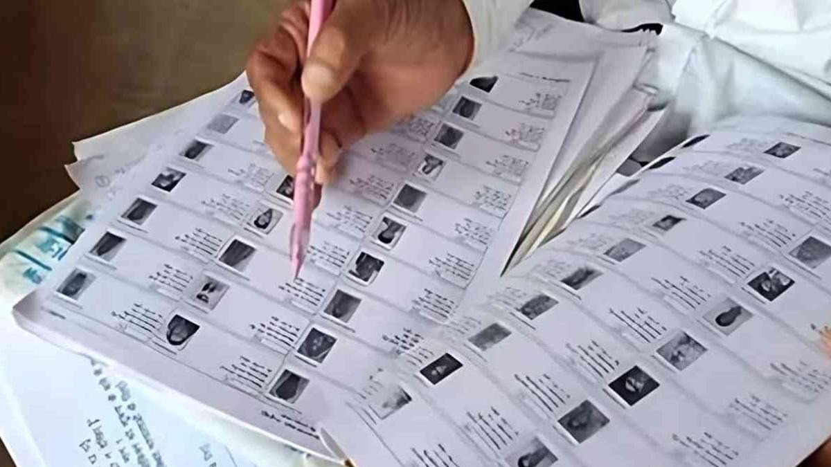 दिल्ली में SIR पर सियासत तेज, 40% वोटरों के नाम सूची से बाहर