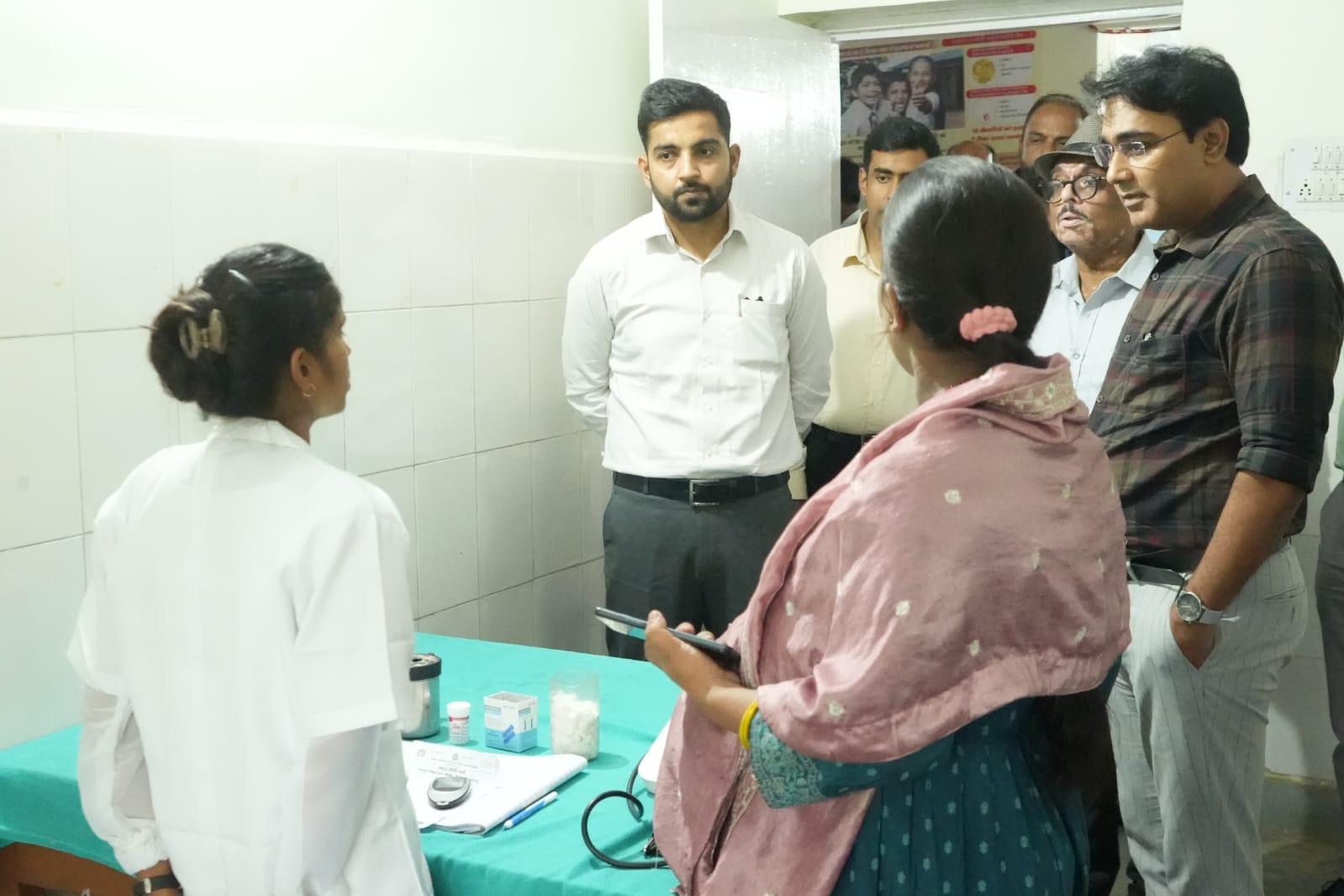 डीसी ने चैनपुर सामुदायिक स्वास्थ्य केंद्र का किया निरीक्षण