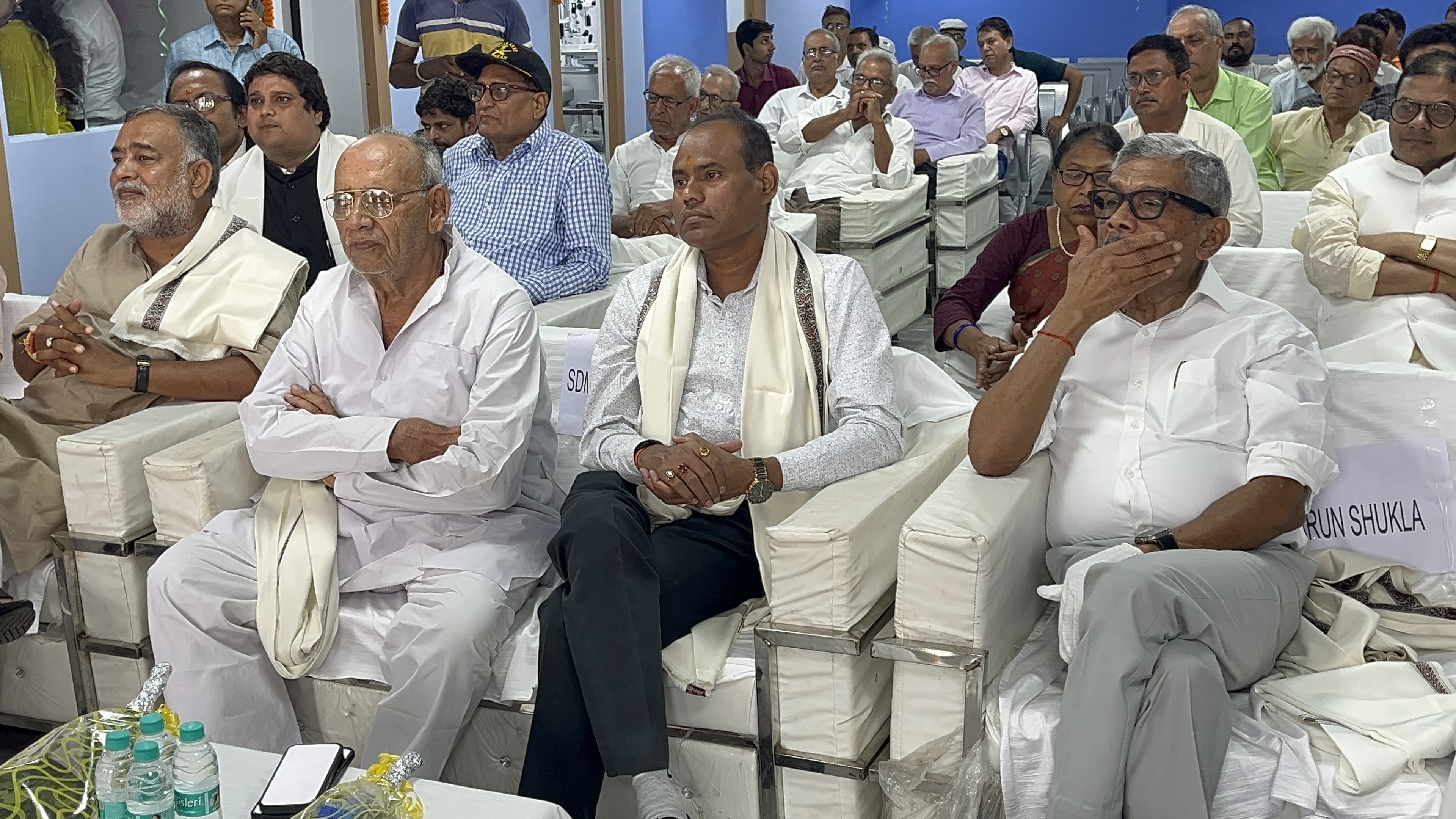 डाल्टनगंज में प्रकाश आईज केयर का शुभारंभ, सदर एसडीएम ने किया उद्घाटन